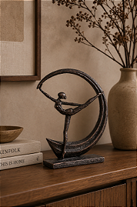 Escultura Mulher Dance Moon 34 cm – Arte e Sofisticação para sua Decoração | Casa de Lila