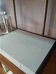 Livro Caixa em MDF com Revestimento em Linho na cor Cinza