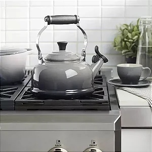 Chaleira com apito classica 1,6 litros Flint - Le Creuset