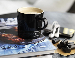 Caneca Café 350 ml Black Onyx em Cerâmica Le Creuset – Design Clássico e Uso Diário | Casa de Lila