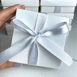 Caixinha de Presente Branca com Laço 8x8