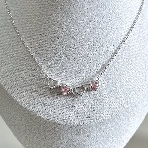 Colar de Prata Corações Vazados e Rosa Bebê Zircônia