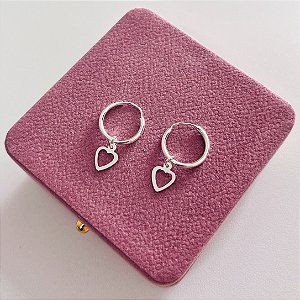 Argola de Prata Pingente Coração Vazado