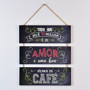 Placa Amor e uma Xícara de Café