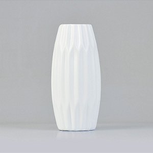 Vaso Branco Com Textura De Dobra em Cerâmica
