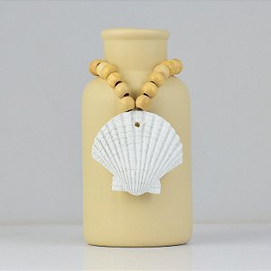 Enfeite Vaso Bege Com Concha em Cerâmica