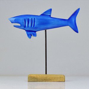 Enfeite Tubarão no Pedestal em Madeira 25,5x24,5x5 cm