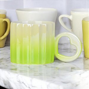 Caneca Duo Verde Alça Coração  em Cerâmica