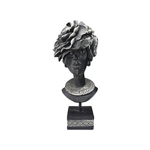 Escultura Decorativa Mulher com Flor Prateada