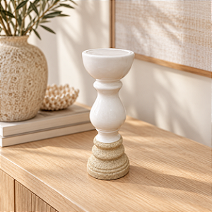 Castiçal Decorativo Branco com Base Trabalhada