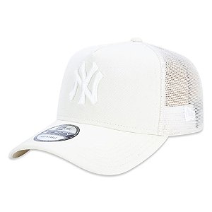 Boné New Era 940 A-Frame New York Yankees Trucker Off White