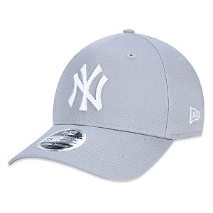 Boné New Era 3930 New York Yankees Basic Cinza
