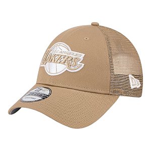 Boné New Era 940 Los Angeles Lakers Trucker NBA Caqui