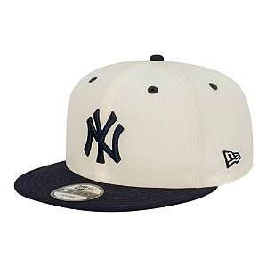 Boné New Era 950 Q42 New York Yankees Chrome Off White