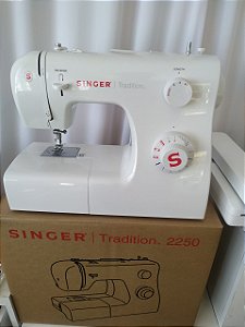 Máquina Doméstica Tradition 2250 (VENDIDO)