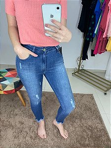 Calça Jeans Skinny Barra Irregular