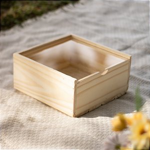 Caixa estojo em madeira de pinus com tampa de acrílico M 20x20x10cm