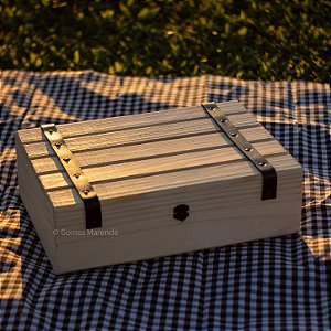 Caixa Maleta em Madeira de Pinus 25x35x7cm