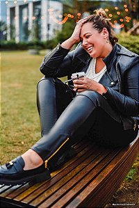 Calça de Couro e Malha Curvy Marina