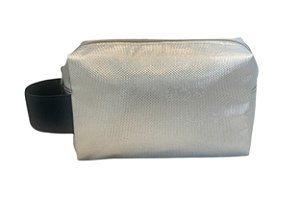 Necessaire Quadradinha prata alça azul marinho