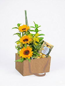 Arranjo Amor com Trio de Girassol e Ferrero Rocher 100g