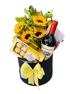 Luxuoso Box Girassóis com Vinho Reservado & Chocolate