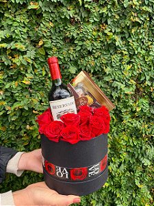 Luxuoso Box de Rosas Premium e Vinho Chileno