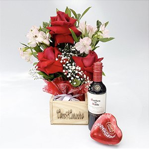 Requintado Arranjo de 3 rosas colombianas com Casillero & Lindt Heart 50g