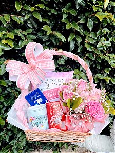 Belissima Cesta Com Almofada  Flores & Chocolates lindt
