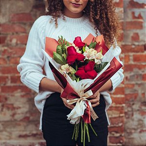 Ramalhete de Rosas Vermelhas  Com Astromélias