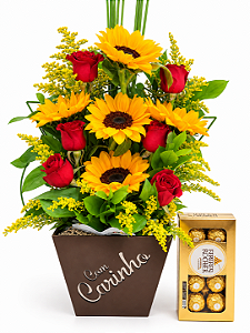 Arranjo Carinhoso Com Rosas Vermelhas e Girassois Com Chocolate