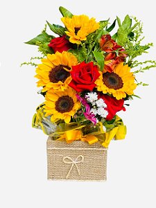 Encanto Solar: Girassol & Rosas no Cachepô