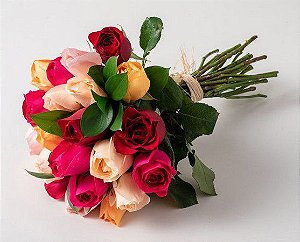 Luxuoso Buquê com 24 Rosas Coloridas