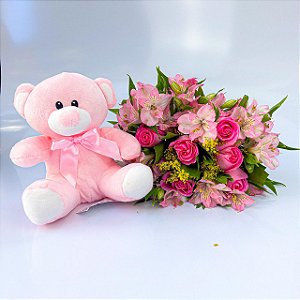 Ursinho Fofura Com Buquê de Rosas e Astromélias
