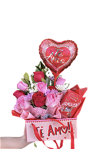 Caixa de Flores Romantica Com Chocolate & Balão Metalizado