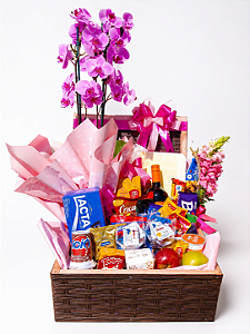 Baú Especial de Café da Manhã com Orquídea Phalaenopsis e Vinho