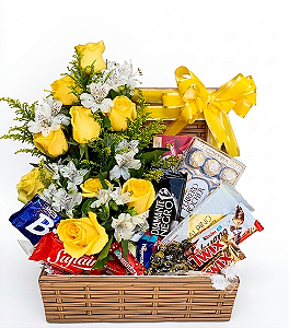 Luxuoso Baú de Rosas Amarelas Com Chocolates