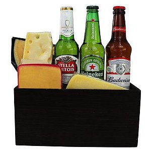 Cesta de queijos e cervejas 