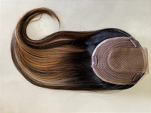 Prótese capilar com Fake scalp fibra premium Doria morena iluminada