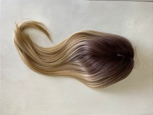 Prótese capilar com Fake scalp fibra  premium Doria loiro claro