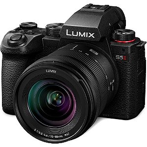 Câmera Panasonic Lumix S5 II com lente de 20-60mm