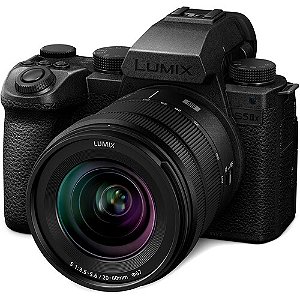 Câmera Panasonic Lumix S5 IIX com lente de 20-60mm