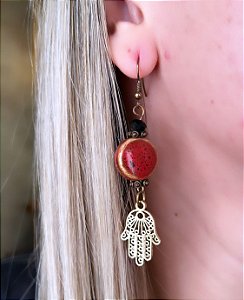 Brinco Par - Metal e Resina - Hamsa - Vermelho