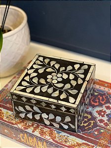 Caixa Decorativa - Resina -  Porta Jóias - Madrepérolas - Preto - 15X15