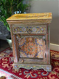 Mesa de Cabeceira - Gaveteiro - Madeira - Pintado a mão - A Esquerda