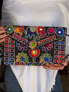 Bolsa Clutch - Tecido - Bordado - Preto e Colorida