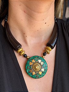 Colar - Metal e Resina - Preto e Verde