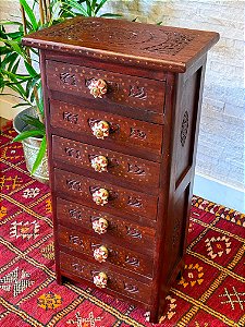 Gaveteiro - Madeira Entalhada - 7 Gavetas - Puxador Branco e Vermelho