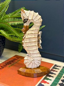 Escultura Cavalo Marinho - Decorativa - Madeira - Branco e Marrom