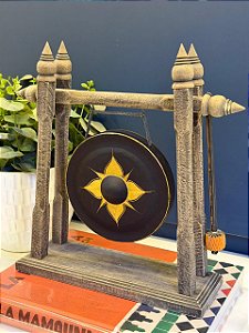 Escultura Sino Gongo- Decorativo - Madeira e Latão - Marrom e Dourado